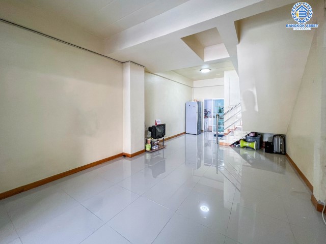 *****ทาวน์เฮ้าส์มือสองย่านนนทบุรี ม.เหนือฟ้าโฟร์ บ้านกล้วย-ไทรน้อย เนื้อที่ 17 ตร.ว. ฟังก์ชัน 2 ห้องนอน 2 ห้องน้ำ 1 ที่จอดรถ แถมฟรี! 1 เครื่องปรับอากาศ 1 เครื่องดูดควัน ทำเลดี เพียง 10 นาทีถึงถ.กาญจนาภิเษก ใกล้เซ็นทรัลเวสท์เกต และรถไฟฟ้าสายสีม่วง "สถานีคลองบางไผ่" ราคาไม่แพง!